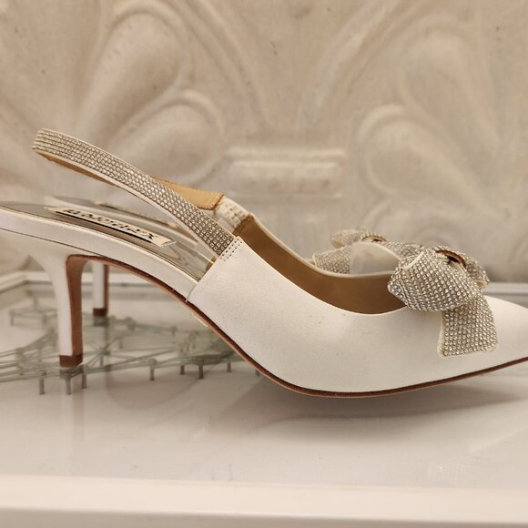 Badgley Mischka Bow detail sling back heels. NWT. Size 6 - Picture 3 of 11